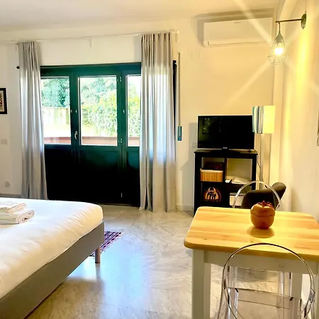 Oltrarno Hideway With Garage Апартаменты