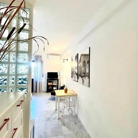 Oltrarno Hideway With Garage Apartment