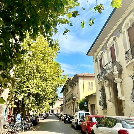 Oltrarno Hideway With Garage